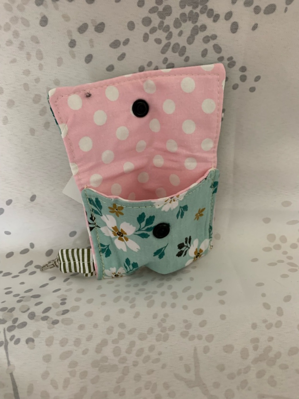 PatBen Decor , NWT handmade  fabric Floral Mint Card Wallet - Picture 2 of 2
